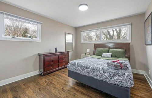 Benson. Cozy pet friendly living. No pet fees. - Photo 16