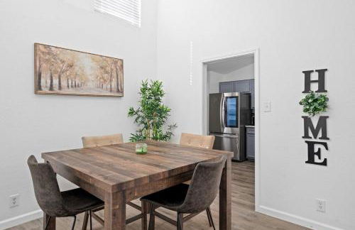 Spacious Family Home in Round Rock w Private Yard - Photo 32