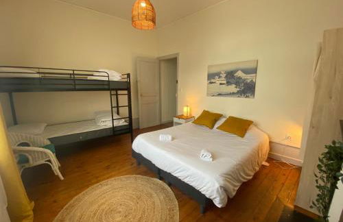 4 Ch - 10 pers - Grande Maison - Parking - Jardin - BBQ - Foto 26