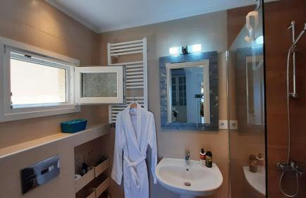 Blue Pastel-cliffside villa, shared pool, wild sandy beach nearby - Foto 15