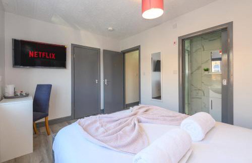 Suite in Leeds Shared Kitchen Parking2 - Pass the Keys - Photo 8