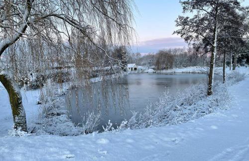Beautiful Open Plan Lakeside Lodge, Shearsby - Photo 44