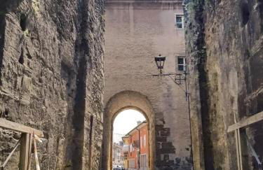 Incantevole vista dalle mura del castello. - Foto 65