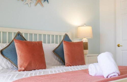 630- 3 Bedroom South facing Home with Pool Drenched in Florida Sunshine Perfect for Families - Foto 25