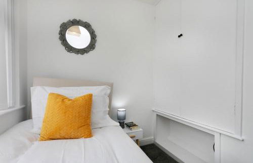 Cosy 4-BDR Family-Friendly House in North Hykeham, with High Speed Free WiFi, Secure Parking, Sleeps Up to 7, Long-Term Stays Allowed! - Foto 40