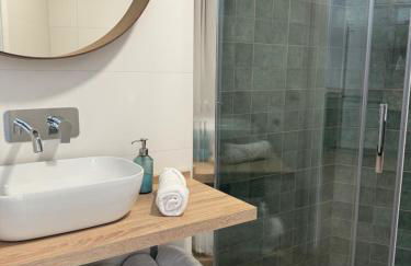 Plaza Victoria Apartments - Photo 13