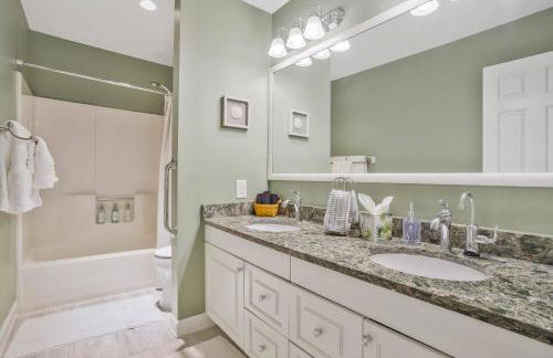 Gorgeous Creek Side Ranch-Style Estate With Dock - Foto 29