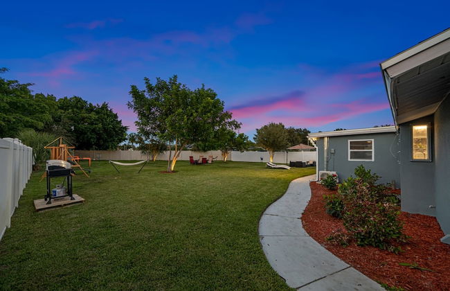 Paradise Haven- Amazing 4BR Oasis With Pool - Foto 42