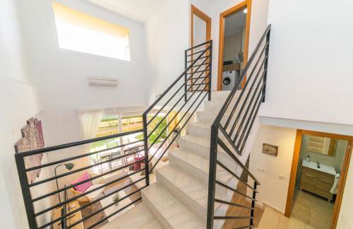 Adosado Nuevo con Piscina, Playa, Garaje y Jardín - Foto 18