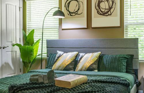 4BR Townhouse King Bed 2-Story Near NC State - Foto 16