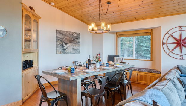 Golden Summit by Avantstay Stunning Secluded Cabin w Access to Tahoe Donner - Foto 4, Habitación