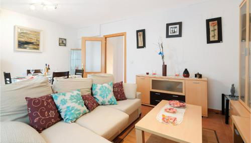 3 Bedroom Cozy Home In La Algaba - Photo 2