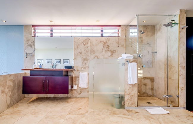 Multi-level Family Villa w Private Pool Views Lions Crest - Foto 14