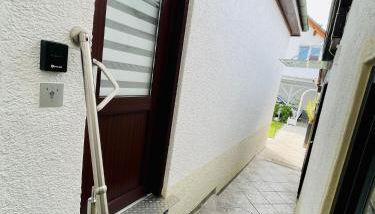 kleine ein Zimmer Wohnung mit Gartenanlage - Foto 2