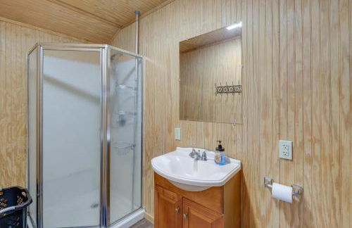 Serene Briceville Vacation Rental Cabin with Grill! - Foto 16