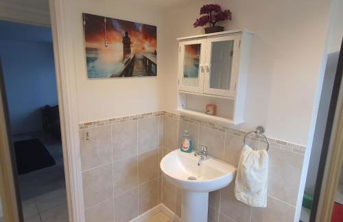 Idyllic 2 Bedroom Self-Contained UpsideDown Annexe - Photo 49