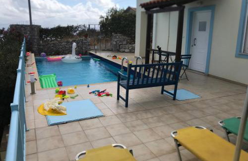 Breathtaking sea and Mountain views with Private pool, Peace full relaxing Villa with WiFi near Shops and Restaurants - Photo 2