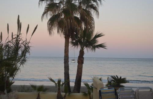 Maravilloso Apartamento AMANECER CABO a pie de playa y mar en CHALET ROQUETES - Foto 17