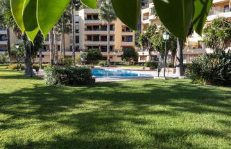 Apartamento en primera línea de playa con piscina - Photo 47
