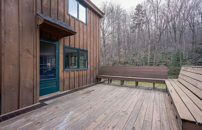 Killington Mountain Home! HotTub & 5 min to Skiing! 3 Bedroom Home by RedAwning - Foto 22