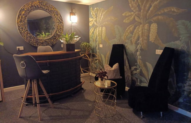 Romantic Chalet- Hot Tub- Games Room-stream-views - Foto 2