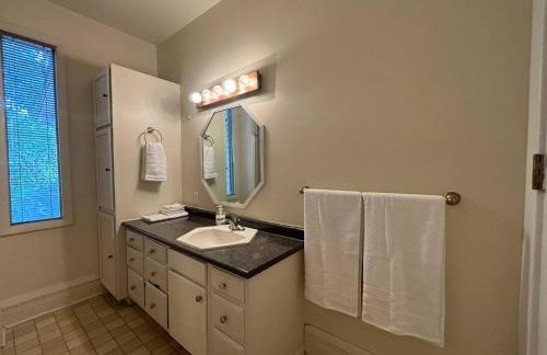 2nd Floor suite, close to ISU, Mill, & downtown - Foto 4