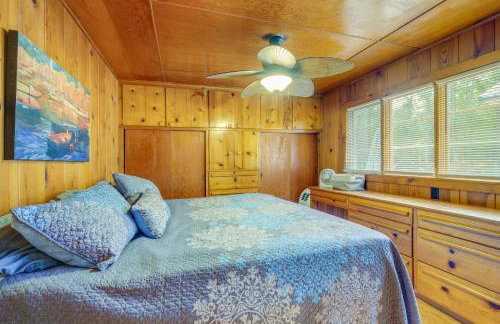 Rapid City Cottage with Patio Near Beach Access! - Foto 16