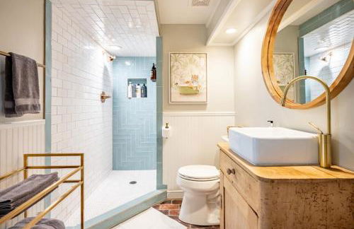 Downtown Bryan Treehouse Hot Tub and Peaceful Escape - Photo 7