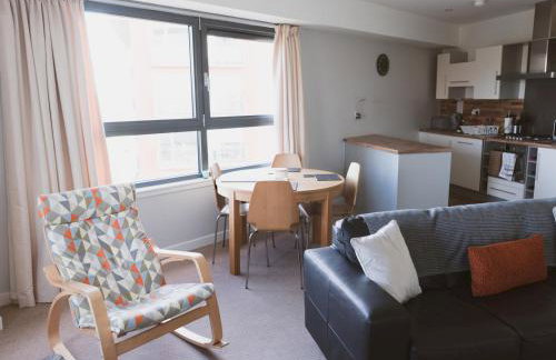 Lovely 2-Bed Flat Glasgow Harbour FREE parking - Pass the Keys - Foto 9