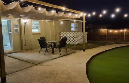 Stylish Newly Remodeled Home with Putting Green - Foto 23
