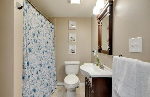 Cozy Full Home with Parking, 10min Walk to Bridge St - Photo 12