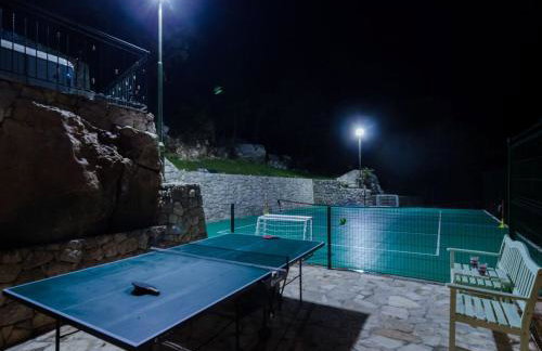 Villa Falcon Rook - Four-Bedroom Villa with Terrace and Swimming Pool - Photo 85