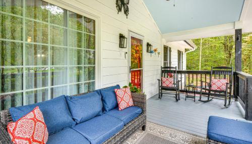 Enchanting Creekside Cottage with Hot Tub - Foto 1