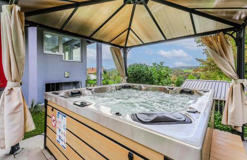 Riverside House with Pool and Hot Tub - Happy Rentals - Foto 3