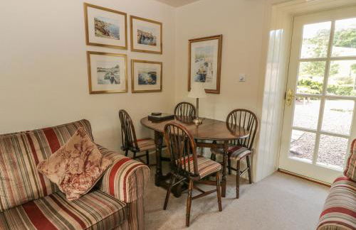 Near Bank Cottage - Photo 4