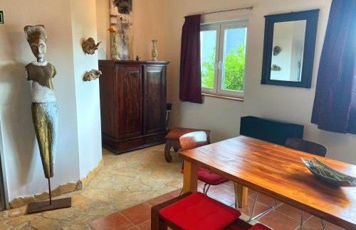 Modern Red & Blue Apartment - Photo 4