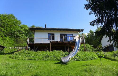 Vacation home with a view of nature, home theater, fireplace - Foto 46