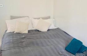 The Cherry Hill Studio - Kitchenette, bathroom, parking and lovely garden - Photo 7