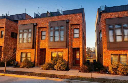 Skyline Views with Double Rooftop Deck & Game Room - Foto 47