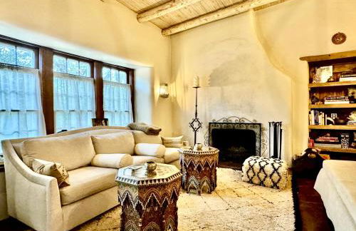 Historic Adobe 1 acre compound ultimate Santa Fe immersion Classic & Dreamy - Foto 9