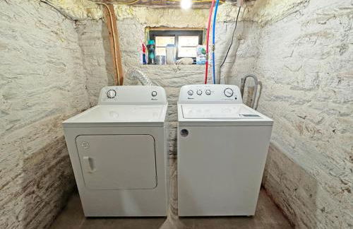 Renovated home seconds from town - Foto 23