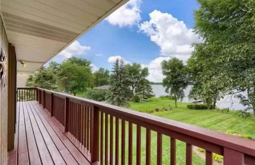 Lake Cabin; Renovated, Flat Lot, Dock, Sandy Beach, Many Games and Lake Toys! - Foto 56