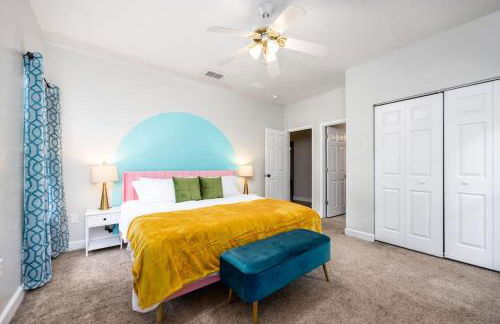 Your UF Getaway: 1 Block from Campus - 4 BD Haven - Foto 35