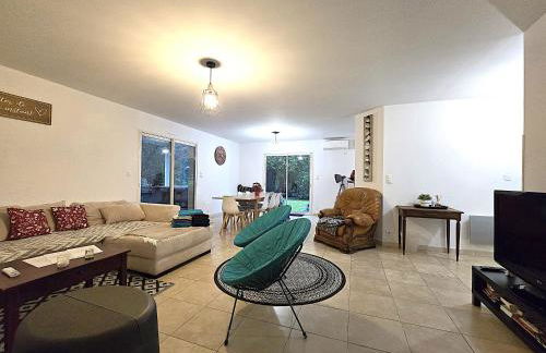 Le Parc Jean Édouard - Spa avec jacuzzi privé - Superbe villa 4 chambres - 9 couchages - 6 lits - Poêle - Parking - Climatisation réversible- Terrasse ombragée et grand jardin - Foto 23