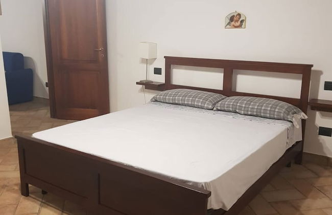 Portion of a Farmhouse With 30 Beds - 4 Apartments and 2 Rooms - Foto 3