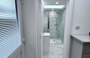 Watford Junction Oasis - Modern 3BR Ensuite with Garden - Foto 10