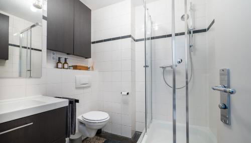 SCHWARZLINS LoftRaum - Stilvolles Apartment mit Smart TV, NETFLIX, Disney Plus, schnellem WLAN, Parken, Nespresso - Foto 5, towels, Shower