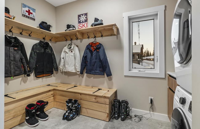 Chalet Monashee-brand New High End W/amazing Views - Photo 30