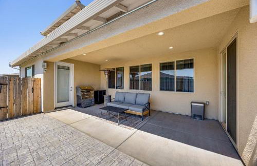 1 Mi to Golf! Spacious and Modern Home in Dinuba - Foto 2