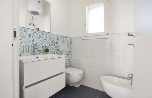 3 Bedroom Lovely Home In Gizzeria Lido - Photo 26